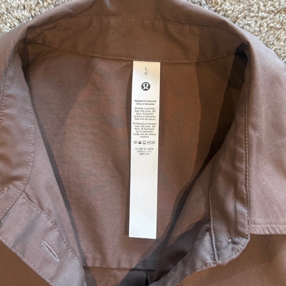 NWOT Lululemon Athletica Cotton-Blend Poplin Button-Down Shirt in Color Taupe, L - Picture 10 of 10